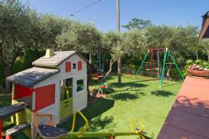 Zona de joacă pentru copii de la Villa Ambrosia