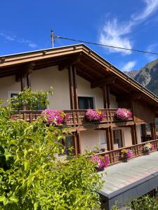 a house with flower boxes on the balcony at Rimls Landhaus in Sölden