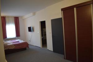 Letto o letti in una camera di Hotel Begić