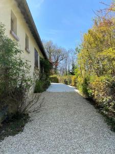 Zahrada ubytování Villa de groupe à la campagne à 1 h 30 de Paris