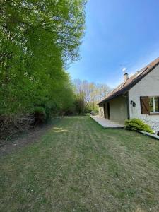 Zahrada ubytování Villa de groupe à la campagne à 1 h 30 de Paris