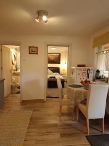 a kitchen and living room with a table and chairs at Casa Haiducului in Baia Mare