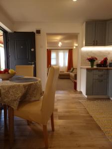 a kitchen and dining room with a table and chairs at Casa Haiducului in Baia Mare