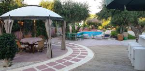 Bazén v ubytování Gouves Garden Hersonisos Heraklion nebo v jeho okolí