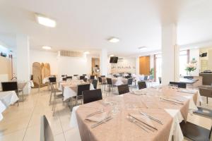 Restoran ili drugo mesto za obedovanje u objektu Il Casale del Golfo