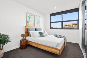 Postel nebo postele na pokoji v ubytování Astra Apartments Wollongong