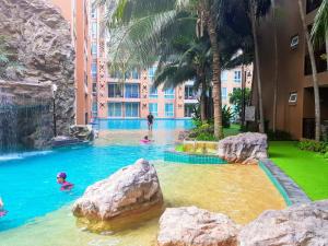 Swimming pool sa o malapit sa Atlantis Condo Resort GP