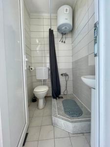 Ванная комната в White apartments