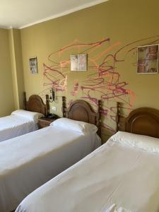 Postel nebo postele na pokoji v ubytování Hotel Bayona
