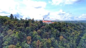 Peisaj natural din apropierea acestui apartament