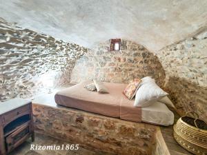Ένα ή περισσότερα κρεβάτια σε δωμάτιο στο Rizomia 1865