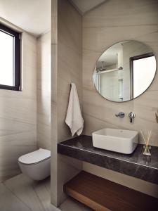 Koupelna v ubytování Anthis Luxury Villas - A Haven of Serene Modern Elegance, by ZanteWize