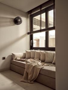 Posezení v ubytování Anthis Luxury Villas - A Haven of Serene Modern Elegance, by ZanteWize
