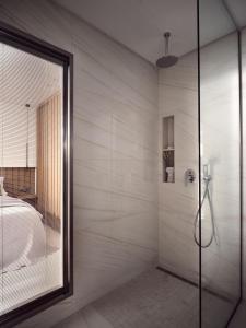Koupelna v ubytování Anthis Luxury Villas - A Haven of Serene Modern Elegance, by ZanteWize