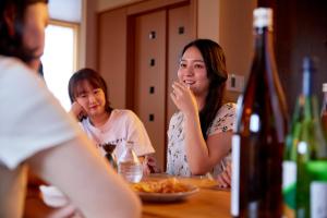 Clients de 古今 天下茶屋 with a private parking lot and a half open-air bath and direct to KIX
