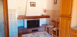 a living room with a fireplace and a tv at Da Nonna Gio' in Pratovecchio