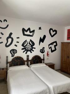 Postel nebo postele na pokoji v ubytování Hotel Bayona + 37 fotografií