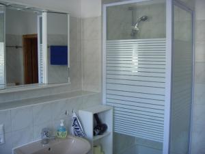 Koupelna v ubytování Ferienwohnung im Erzgebirge in Gelenau + 22 fotografií