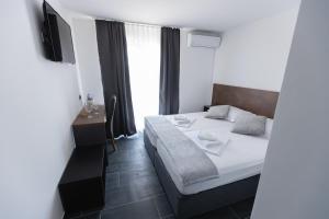 Łóżko lub łóżka w pokoju w obiekcie D8 B&B