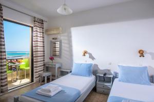 Cama ou camas em um quarto em Smaragdine Beach Hotel