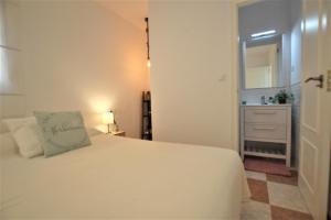 Ένα ή περισσότερα κρεβάτια σε δωμάτιο στο Adosado La Salada by Rental Olé