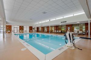 a large swimming pool in a building at Clarion Inn Elmira-Horseheads in Elmira
