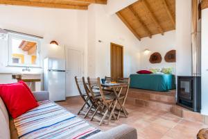 a living room with a couch and a table with a stove at Monte dos Cachoupos in São Luis