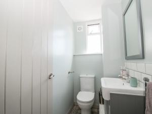 Ένα μπάνιο στο Rosemary Cottage +14 φωτογραφίες