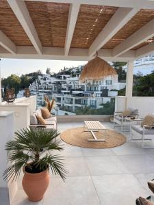 Posedenie v ubytovaní Tropical penthouse with big roof terrace