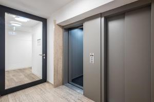 a corridor with sliding glass doors in a building at Modern Studio and good located in Frankfurt