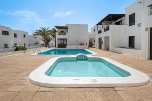 a swimming pool in the middle of a house at Casa Marina 14 in Puerto del Carmen