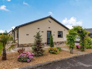 Gallery image of Willows Cottage in Blackburn