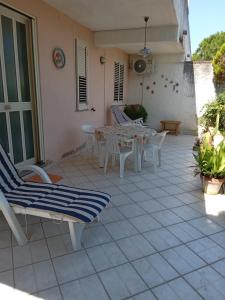 a patio with a table and chairs on a house at Villa Gelsomino in Mongiove