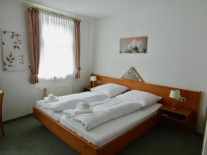 Postel nebo postele na pokoji v ubytování Pension Hexenkessel