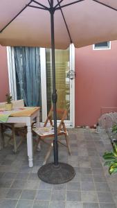 Patio alebo iná vonkajšia časť ubytovania Xenia's Independent Studio Near OLD TOWN of Rodos.