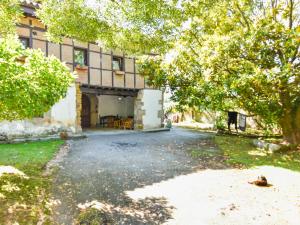 Galeriebild der Unterkunft Casona con gran jardín in Camargo