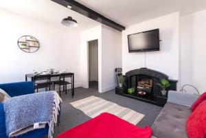 Μια τηλεόραση ή/και κέντρο ψυχαγωγίας στο Characterful 2 bed apartment - Spacious & Comfy