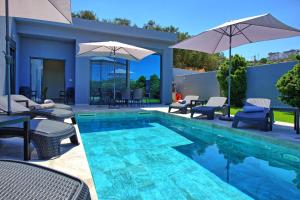 Bazén v ubytování Villa Zaneti by PosarelliVillas nebo v jeho okolí