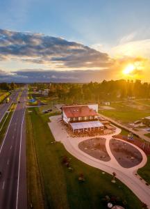 an overhead view of a building and a highway at Motel Panorama in Šiauliai