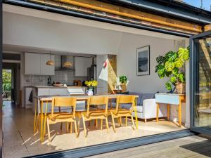 ウィスタブルにあるPass the Keys Relaxing Home in the Heart of Whitstable with gardenのギャラリーの写真