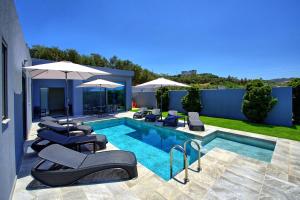 Bazén v ubytování Villa Zaneti by PosarelliVillas nebo v jeho okolí