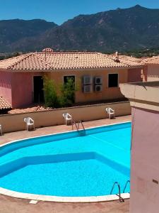 Πισίνα στο ή κοντά στο Villetta Soleil con Piscina e Campo da Tennis condominiale