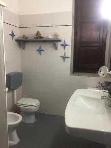a bathroom with a toilet and blue stars on the wall at La villetta Blue in Palermo