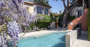 a house with a swimming pool with purple flowers at Hôtel La Casa Pairal in Collioure +70 photos