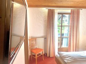 Postel nebo postele na pokoji v ubytování Das Maximilian - Feines Landhotel am Schliersee