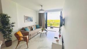 Posezení v ubytování Luxury Apartment With Pool And Golf View