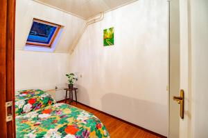 Postel nebo postele na pokoji v ubytování Feiliche Haven Ameland