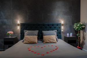 Ένα ή περισσότερα κρεβάτια σε δωμάτιο στο Lorient Love Room Le King Size