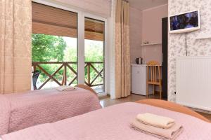 Postel nebo postele na pokoji v ubytování Green Gile Villa in Druskininkai Center