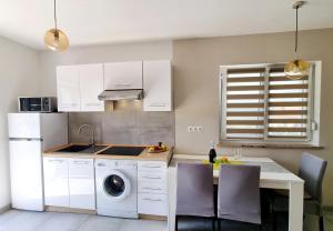 Η κουζίνα ή μικρή κουζίνα στο Villa Ines